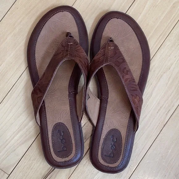 b.o.c. Brown flip flops. Women’s Size 9 - Picture 14 of 15